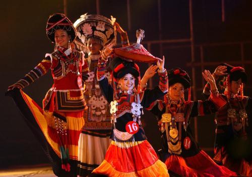 海螺溝磨西古鎮(zhèn)火把節(jié)活動(dòng)